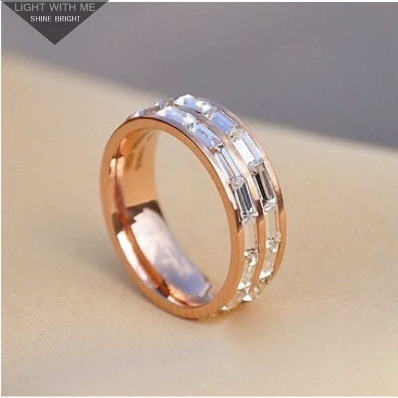 Row Wedding Band Ring in 18kt Pink Gold 