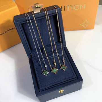 Louis Vuitton Louis Vuitton 18k Rose Gold Malachite Large Blossom Medallion  Necklace in Metallic