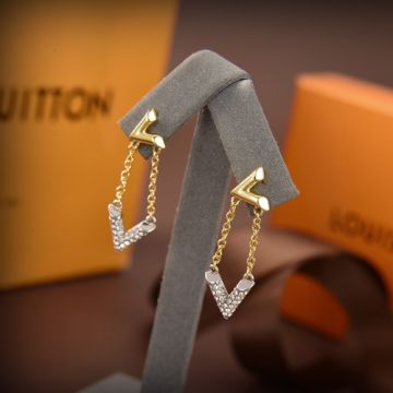 Women's Fashion Louis Vuitton LV Angle Motif Plumage Design Heart-shaped  Yellow Gold Logo Charm Paved Diamonds Stud Earrings For Sale
